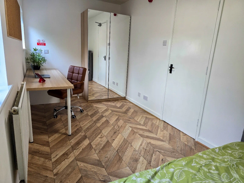 Lenton: 6 Bedroom Student house - NG7 3PH - Thumbnail 3